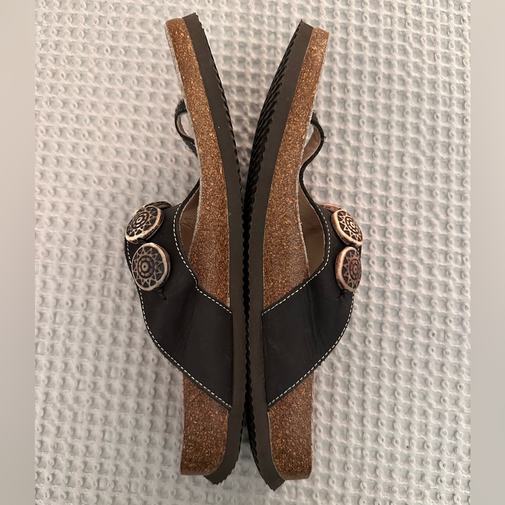 Sundance Black Leather Women's Thong Flip Flop Sandals - Picture 6 of 9